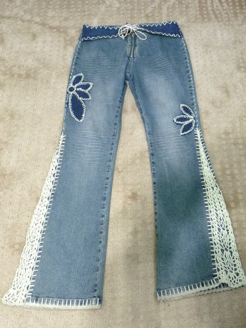 SIZE 7/8 LOW RISE Vintage Crest JEANS Y2K CROCHET